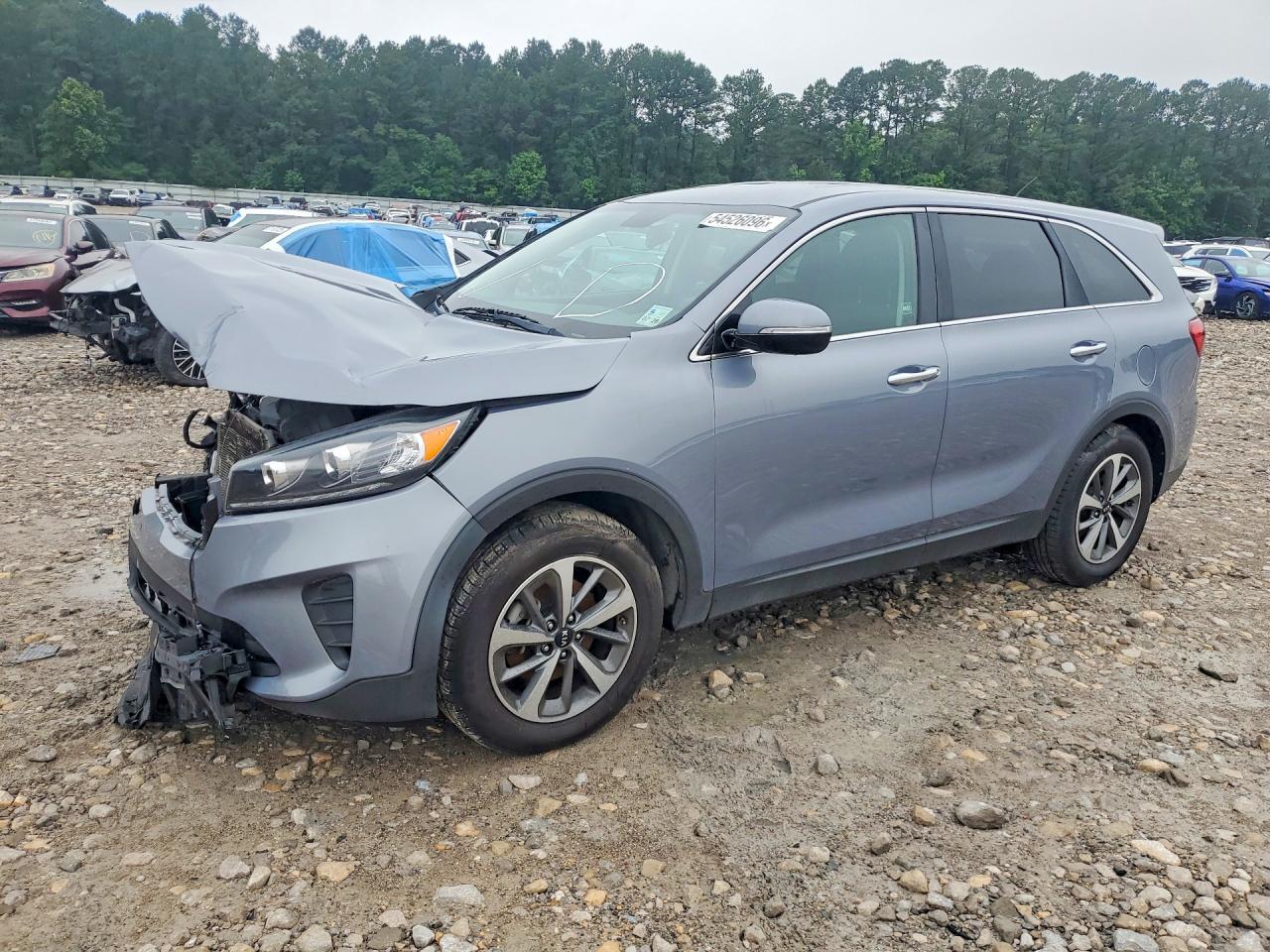 Salvage Kia Sorento Image