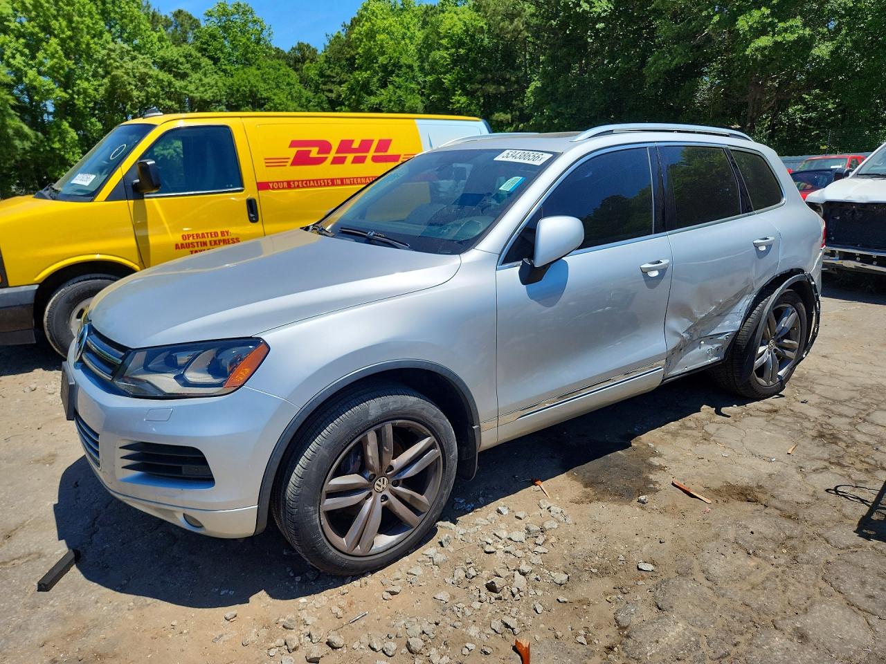 Salvage Volkswagen Touareg Image