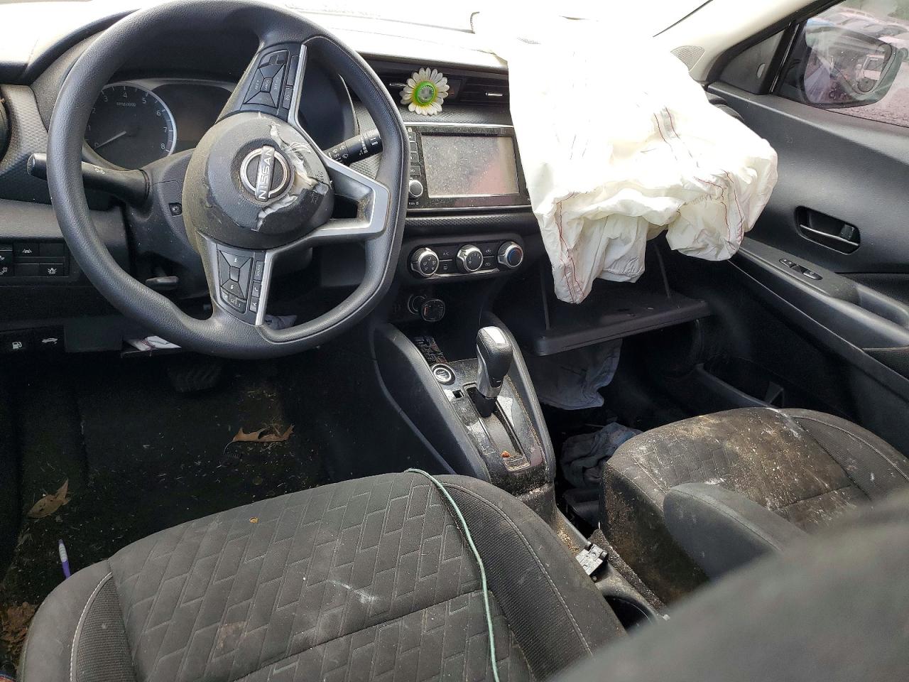 Nissan Kicks S