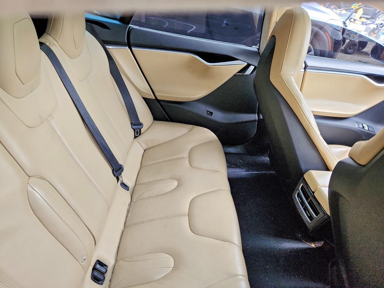 Tesla Model S 85d