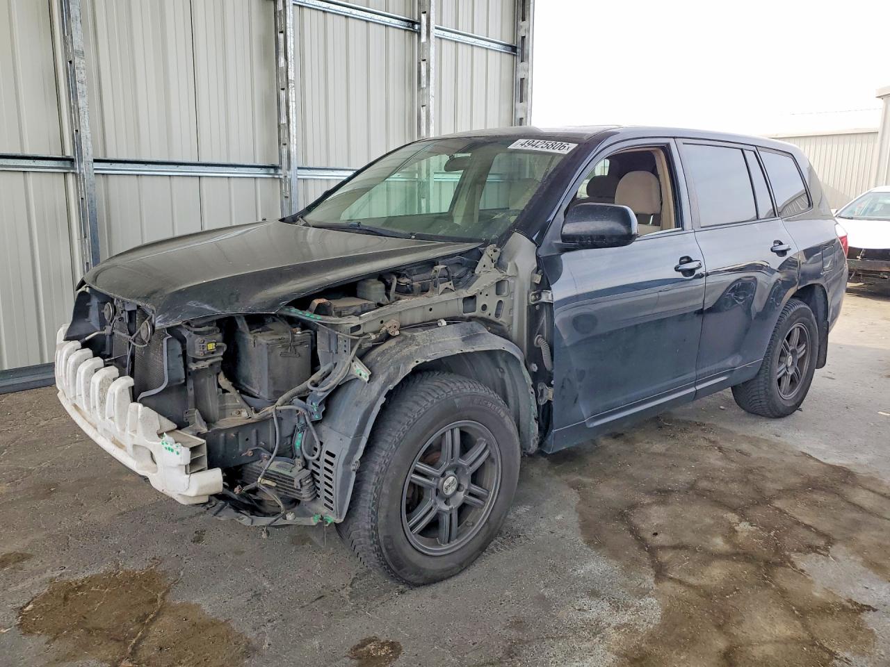 Salvage Toyota Highlander Image