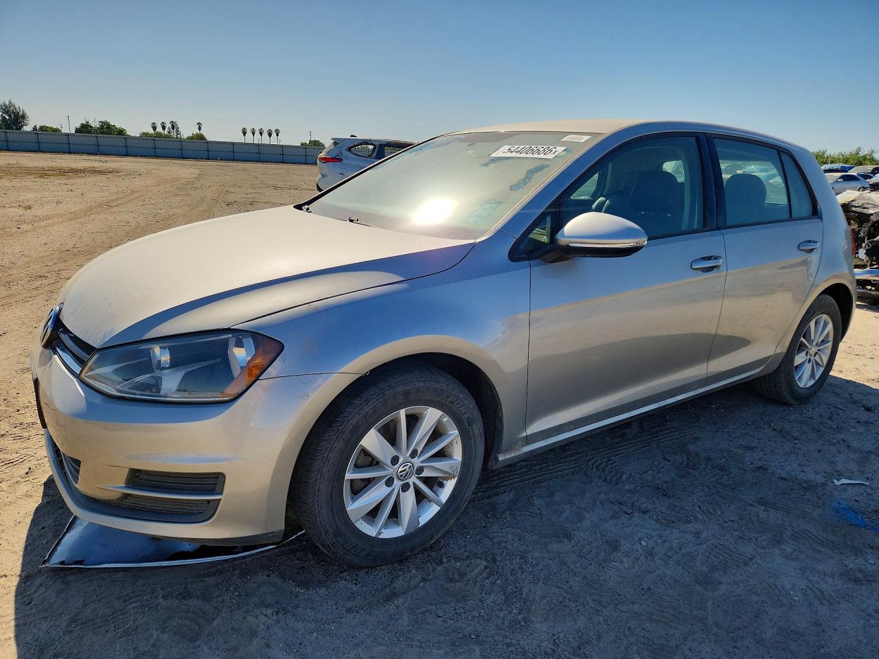 Salvage Volkswagen Golf Image
