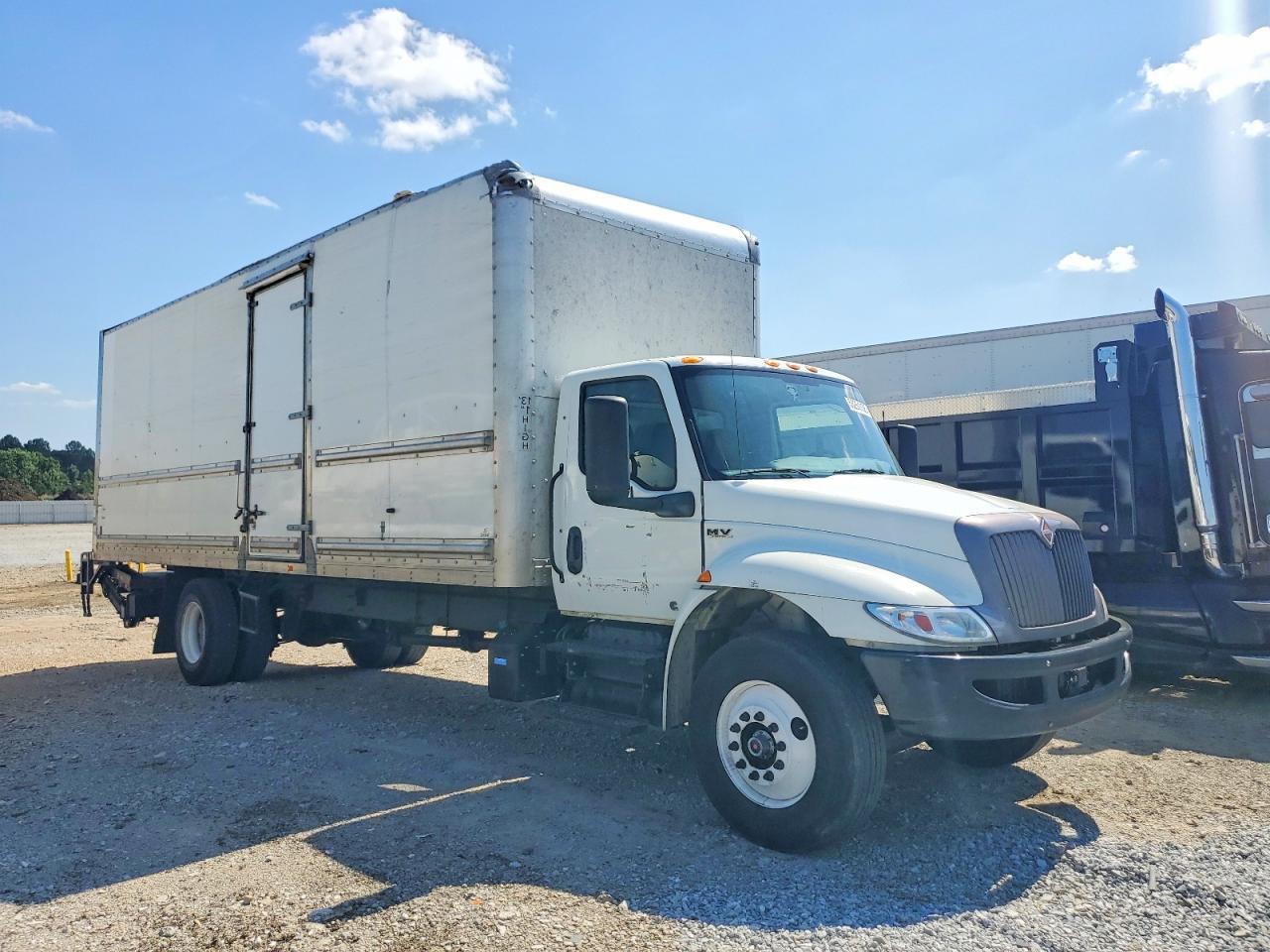 Salvage International Recreational Vehicle Image