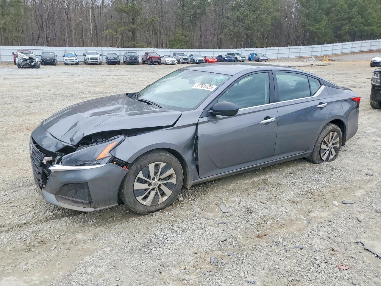 Salvage Nissan Altima Image
