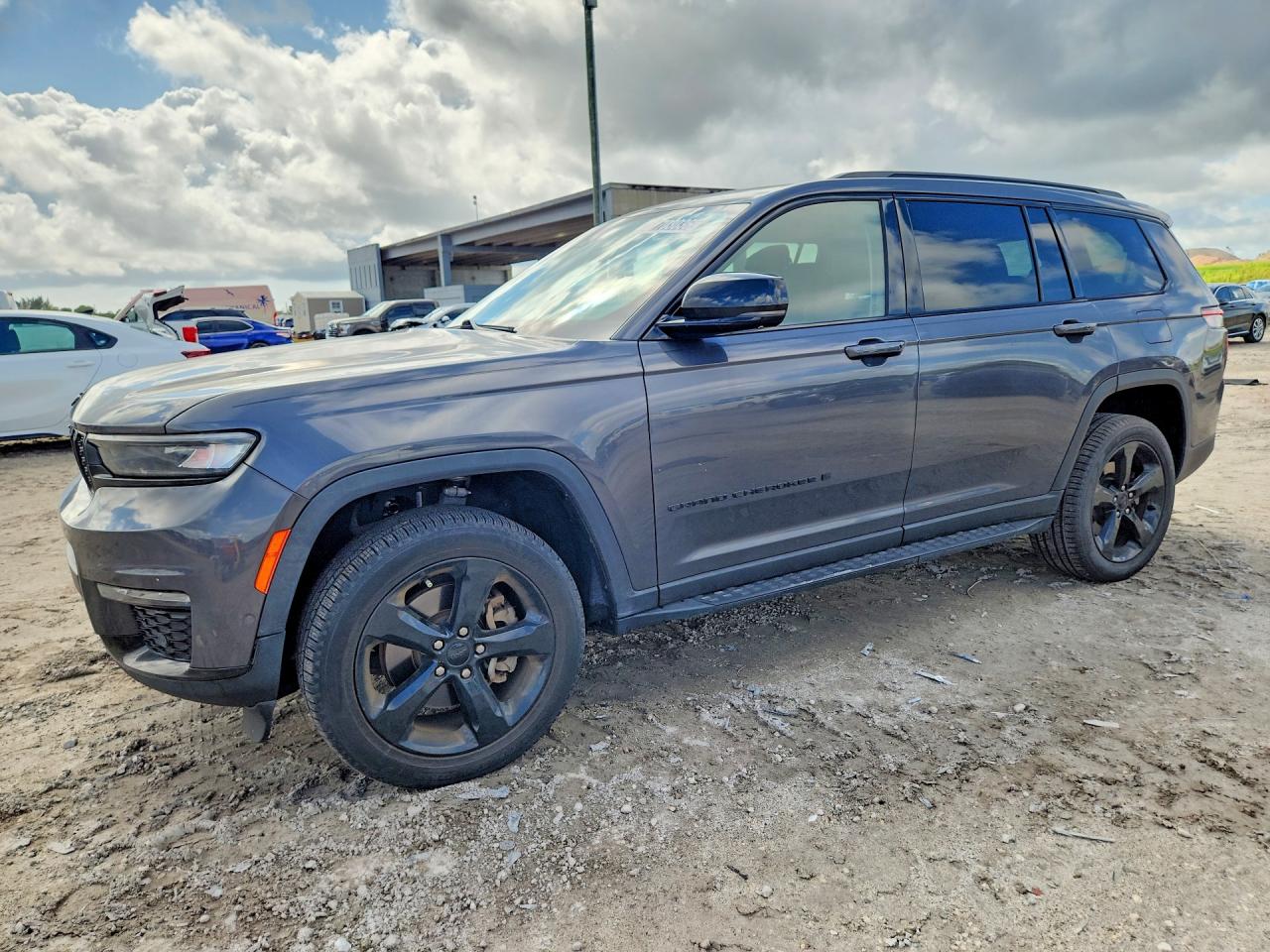 Salvage Jeep Grand Cherokee Image