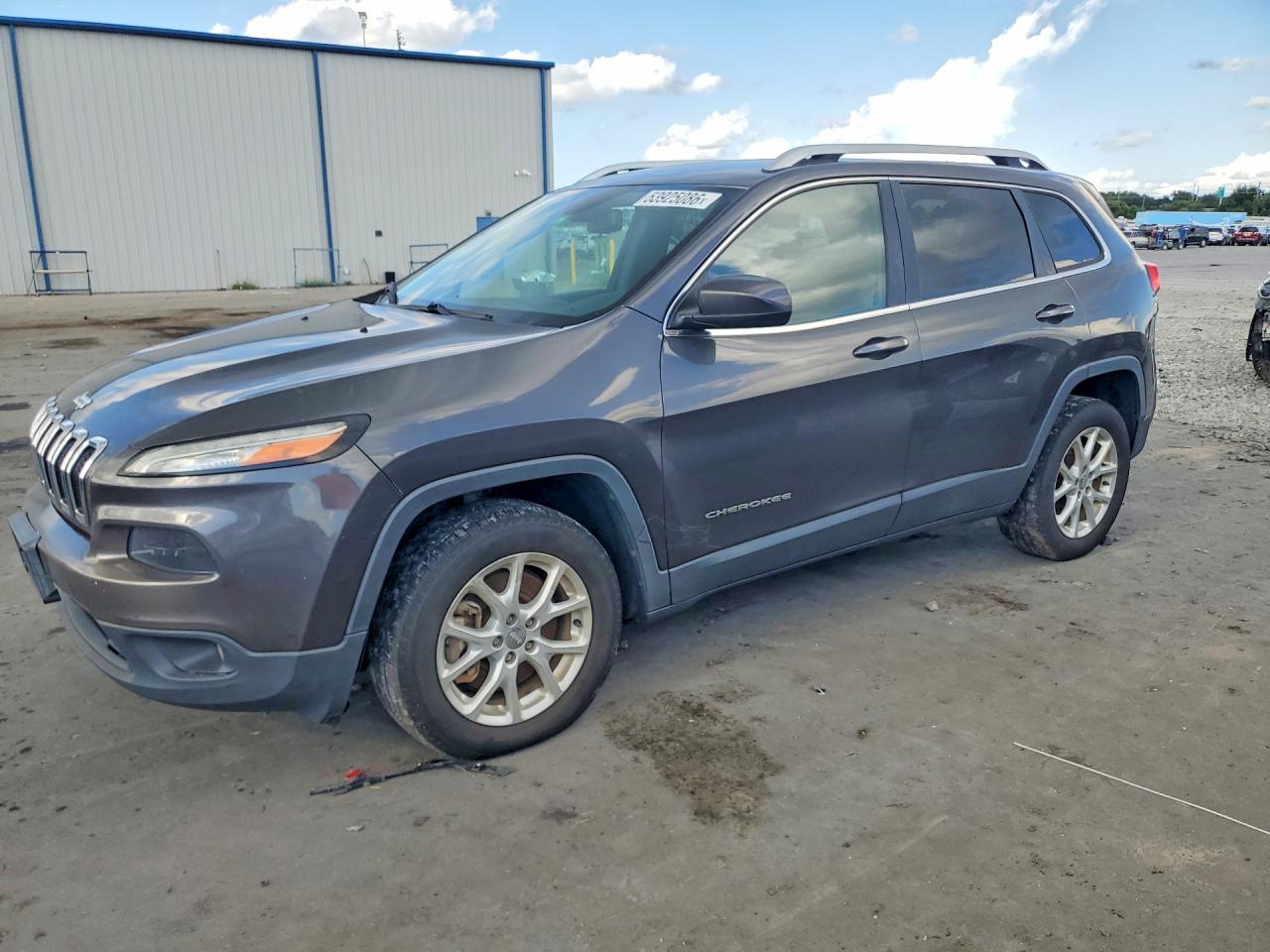 Salvage Jeep Cherokee Image