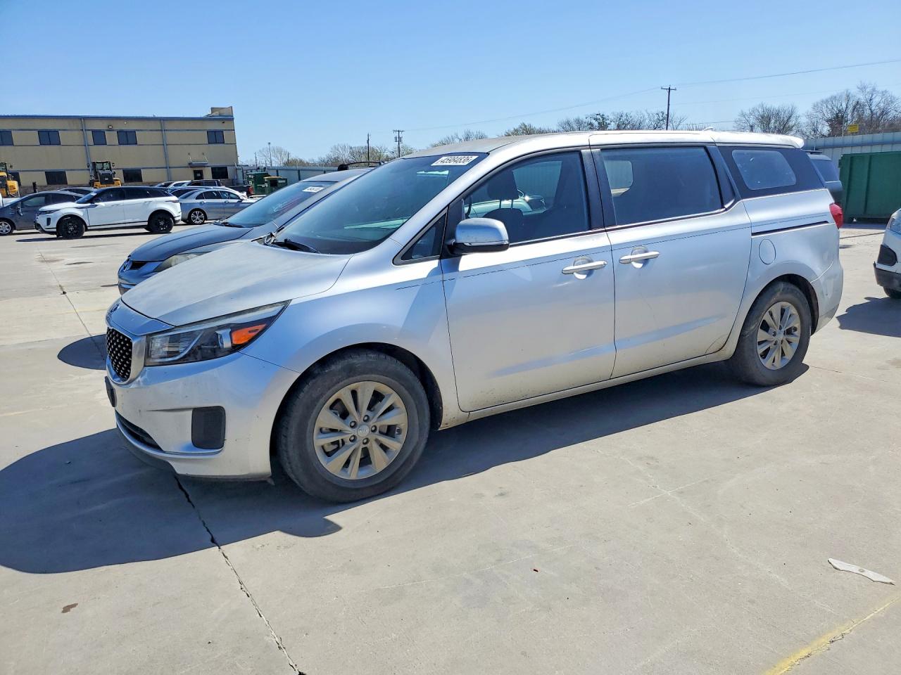 Salvage Kia Sedona Image