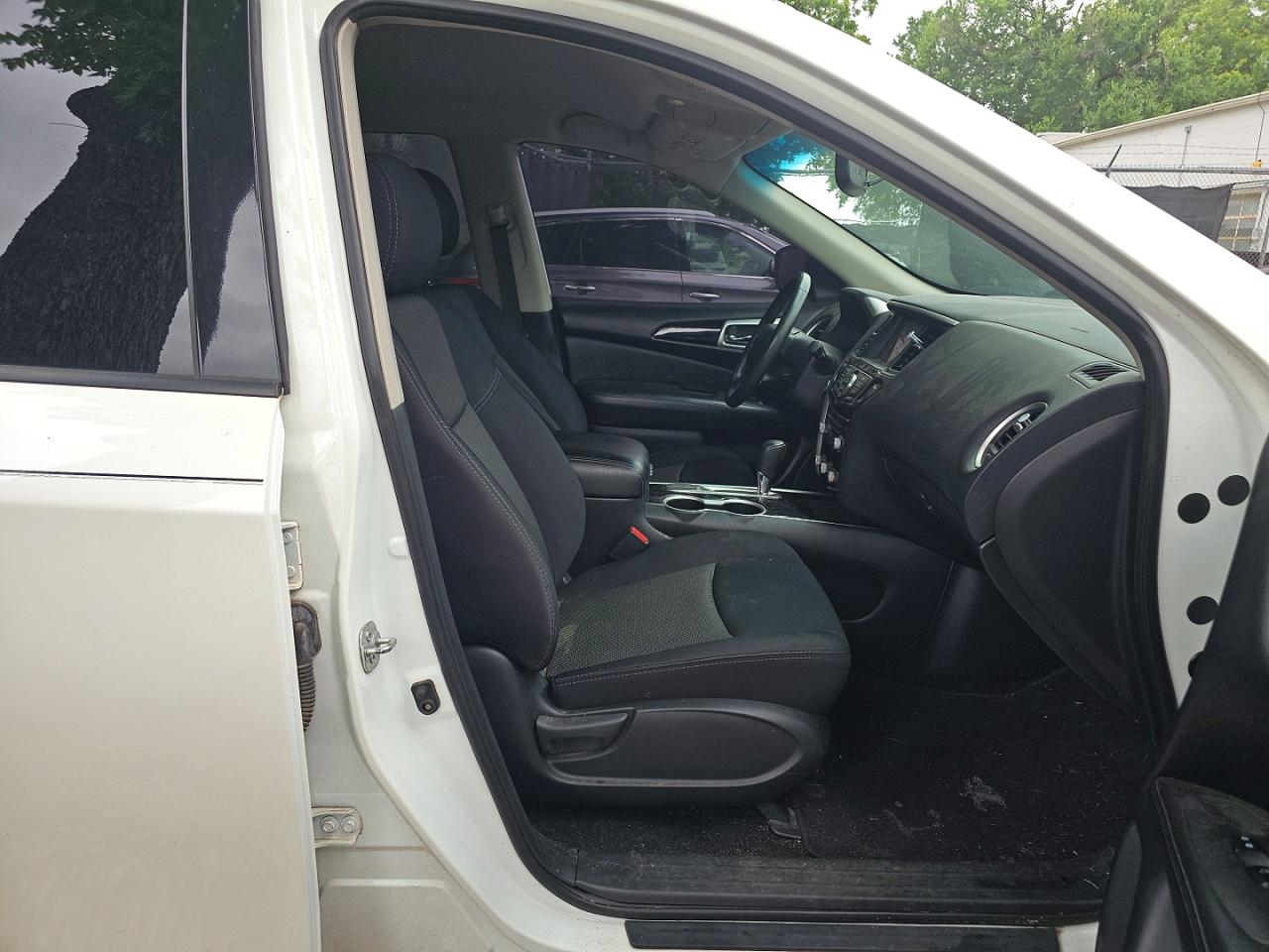 Nissan Pathfinder Sv