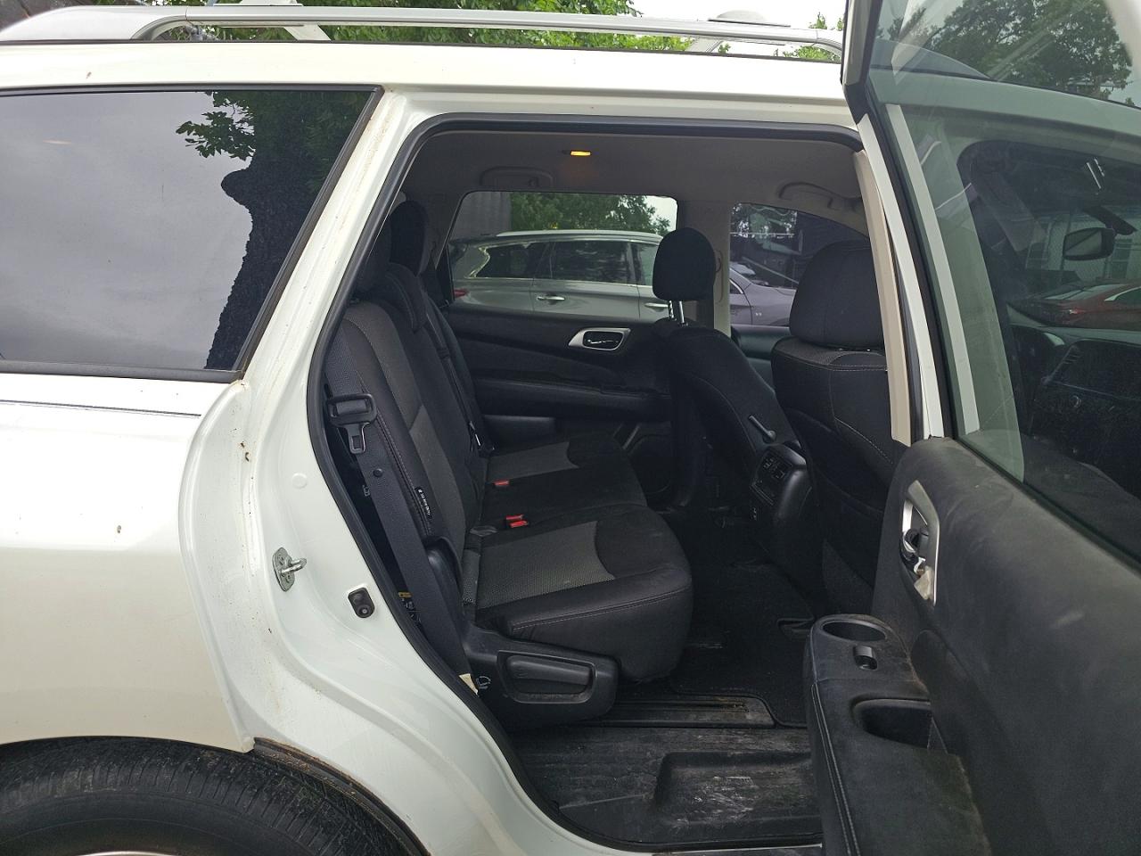 Nissan Pathfinder Sv