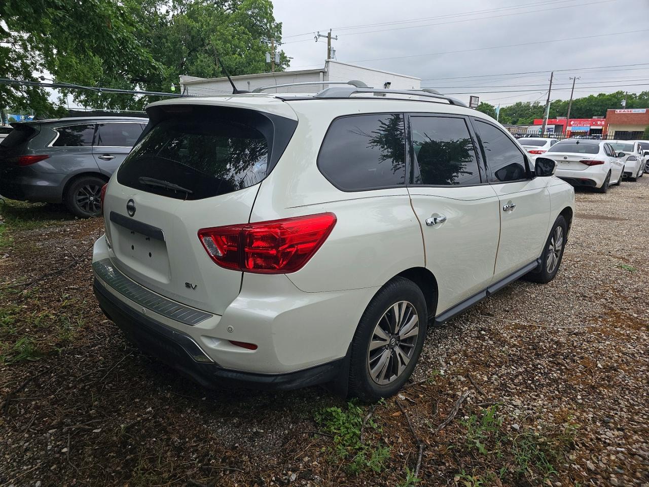 Nissan Pathfinder Sv