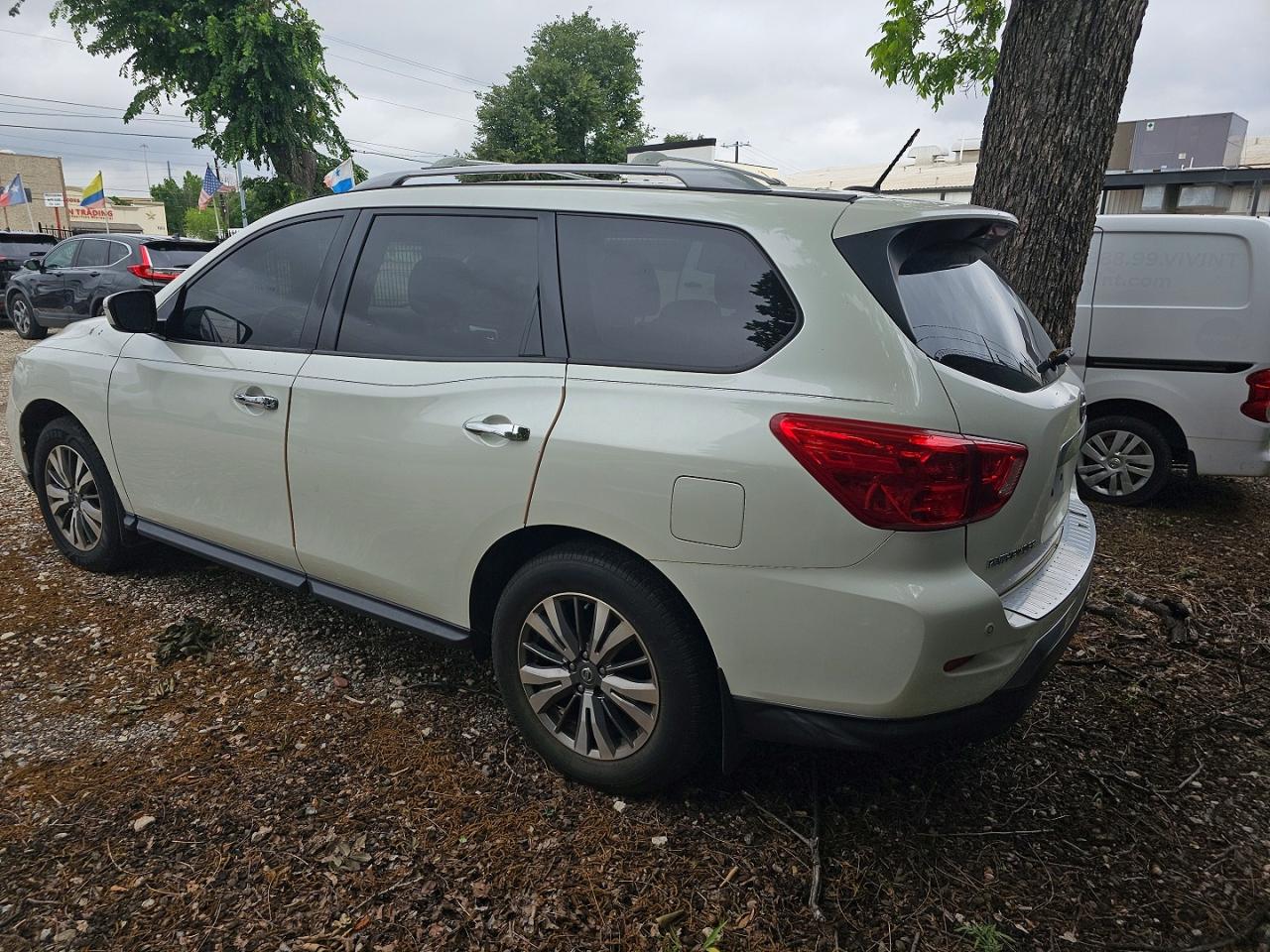 Nissan Pathfinder Sv