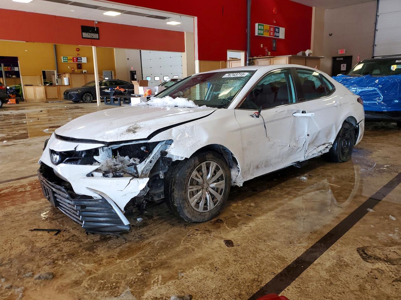 Salvage Toyota Camry Image