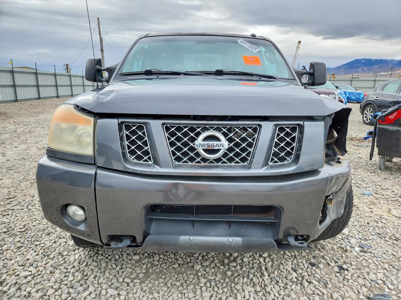 Nissan Titan Sv