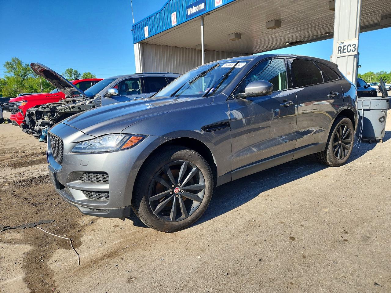 Salvage Jaguar F-PACE Image