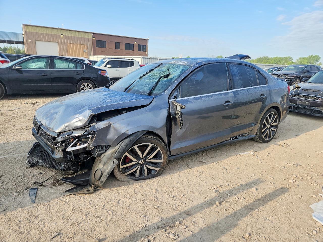 Salvage Volkswagen Jetta Image