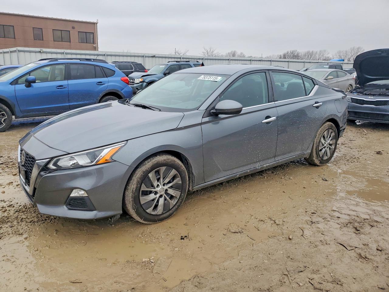 Salvage Nissan Altima Image