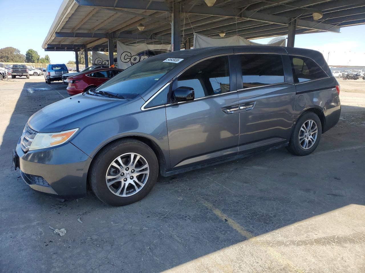 Salvage Honda Odyssey Image