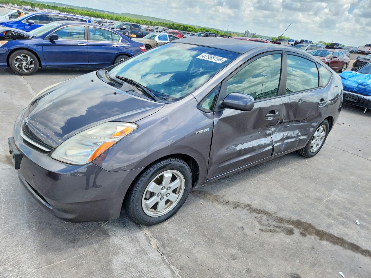 Salvage Toyota Prius Image