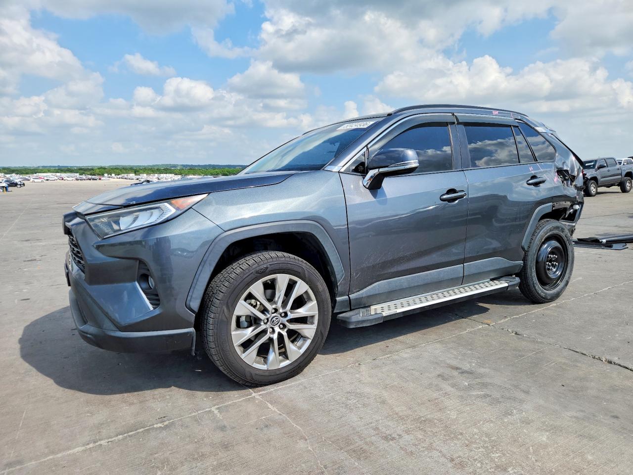 Salvage Toyota RAV4 Image