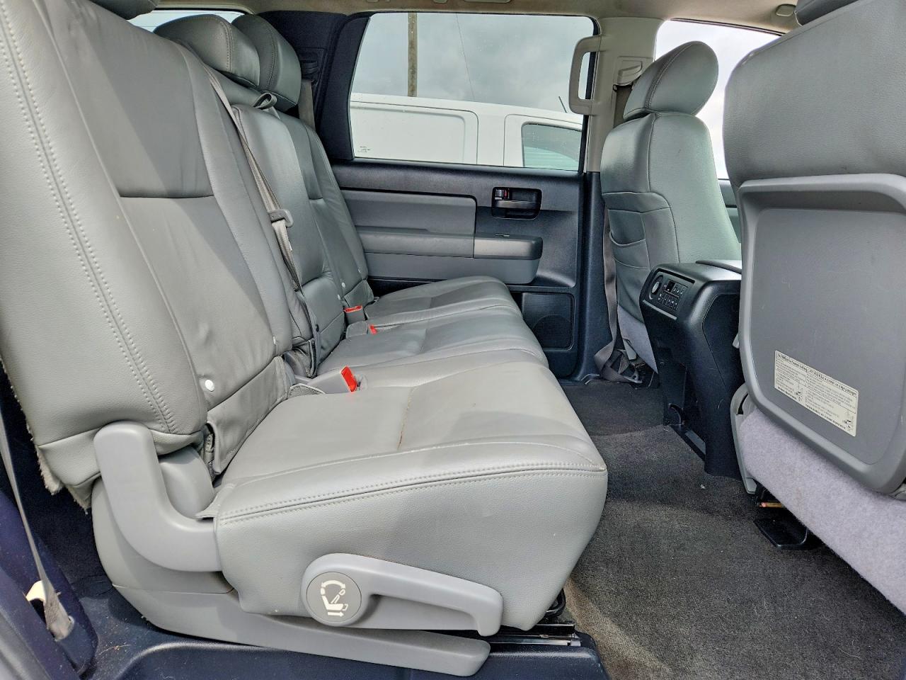 Toyota Sequoia Sr5
