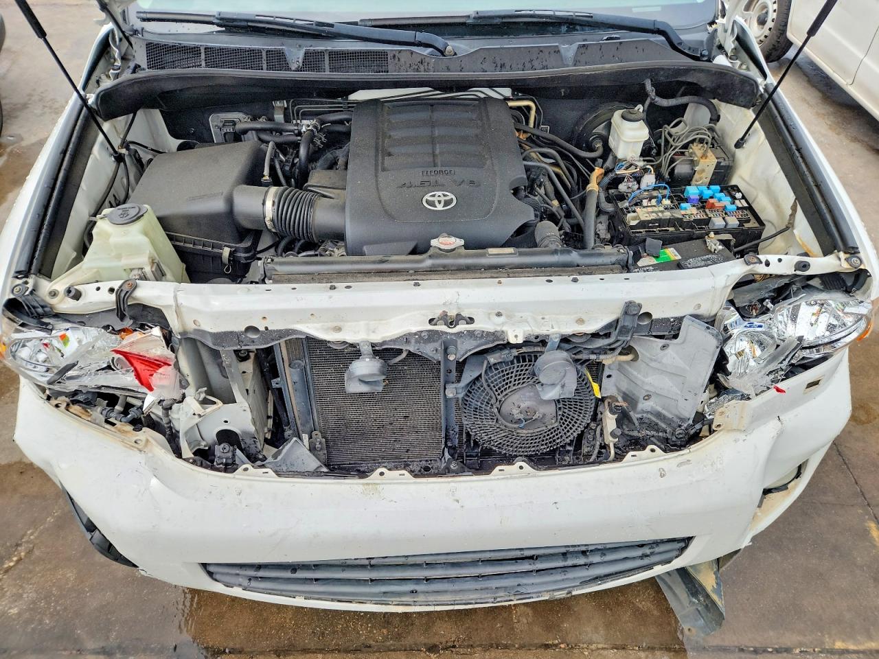 Toyota Sequoia Sr5