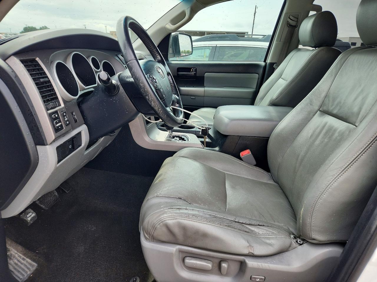 Toyota Sequoia Sr5
