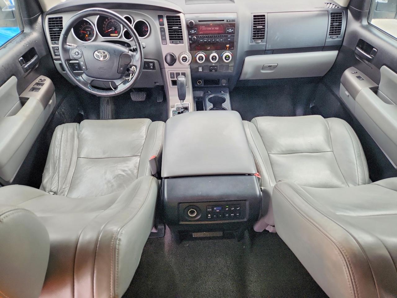 Toyota Sequoia Sr5