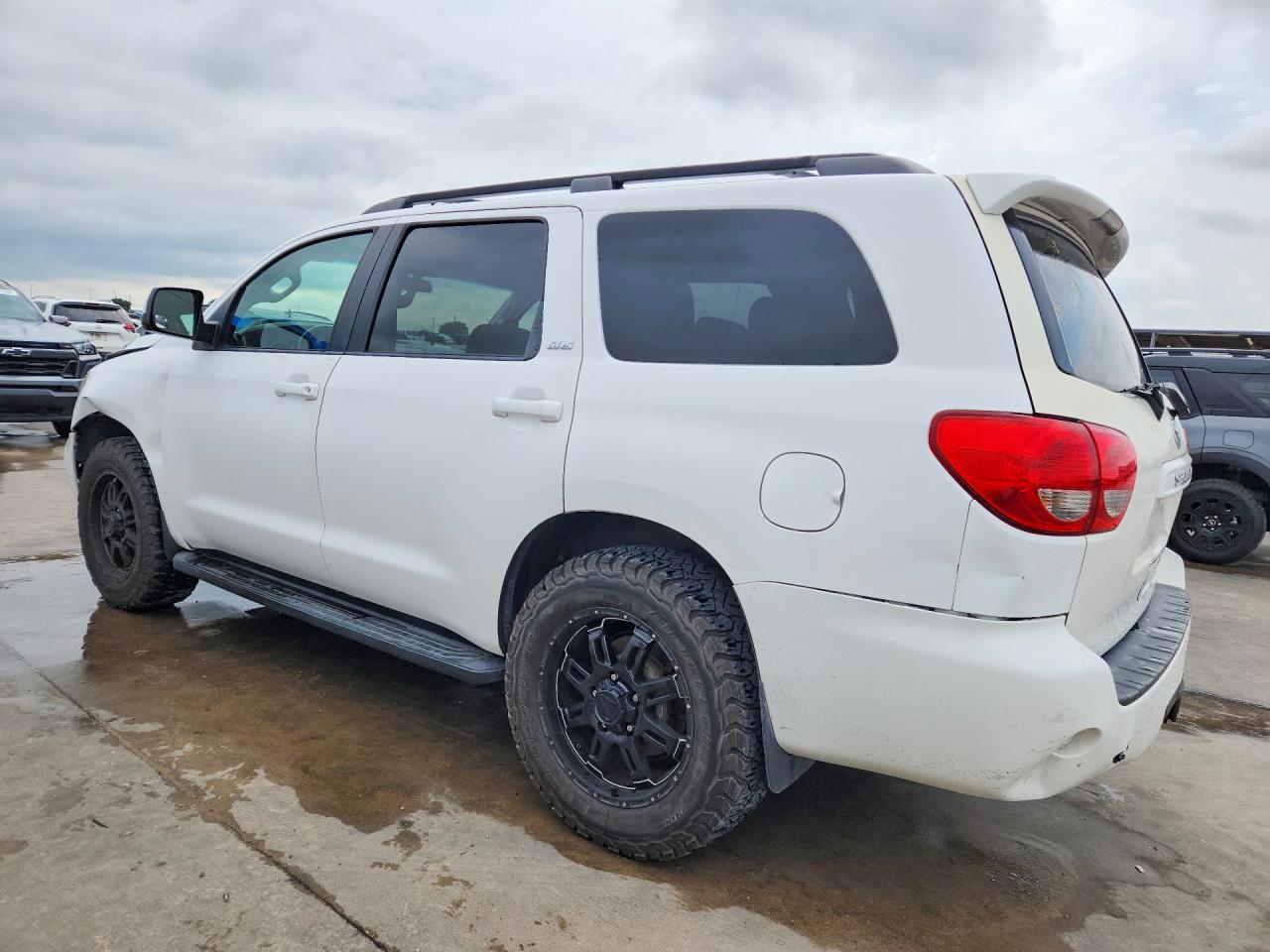 Toyota Sequoia Sr5