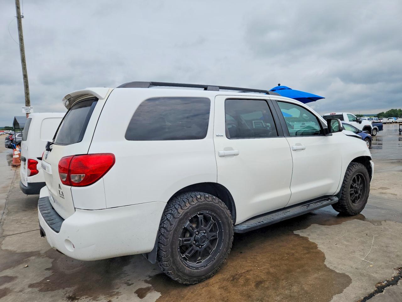 Toyota Sequoia Sr5