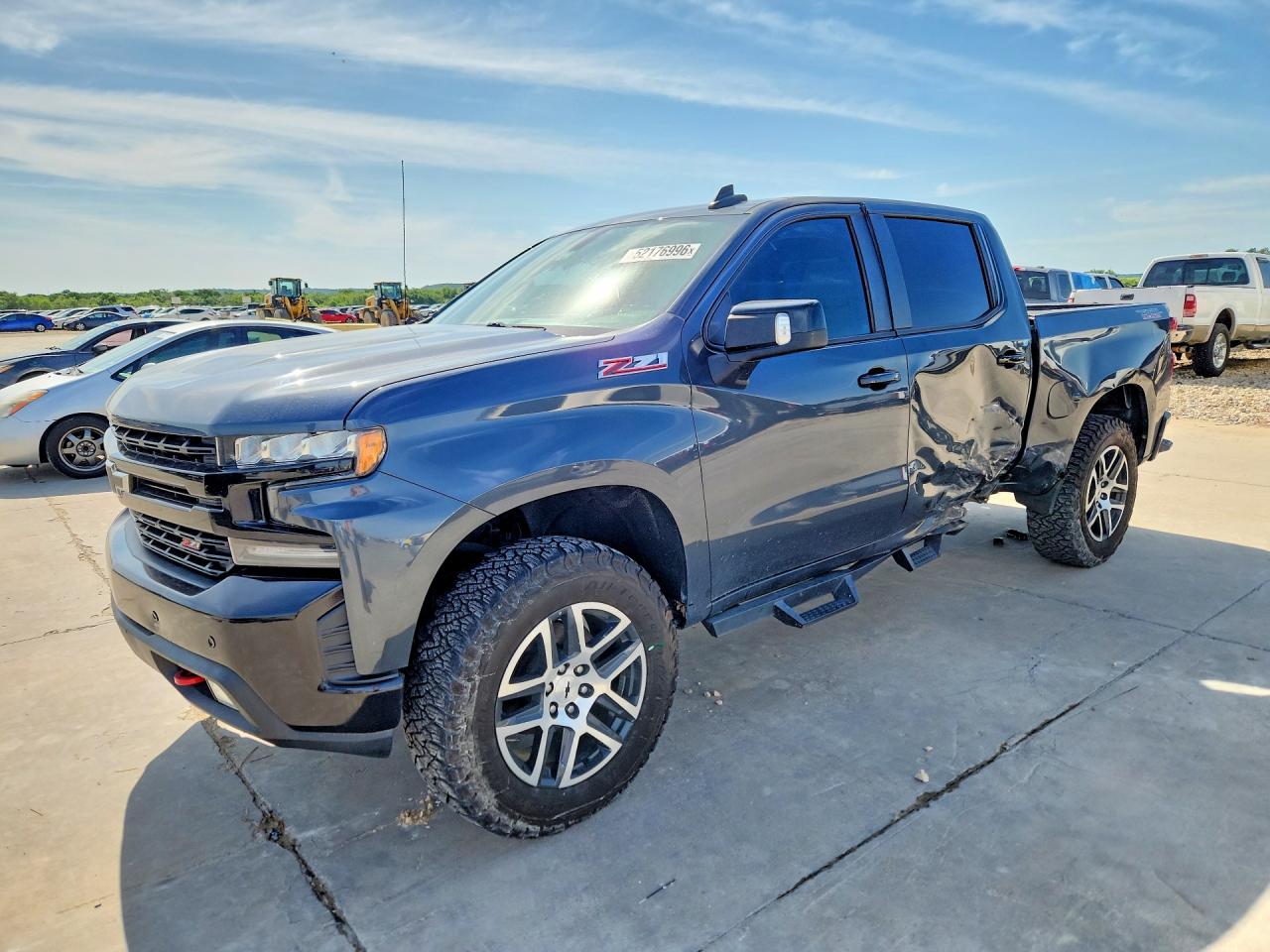 Salvage Chevrolet Silverado Image