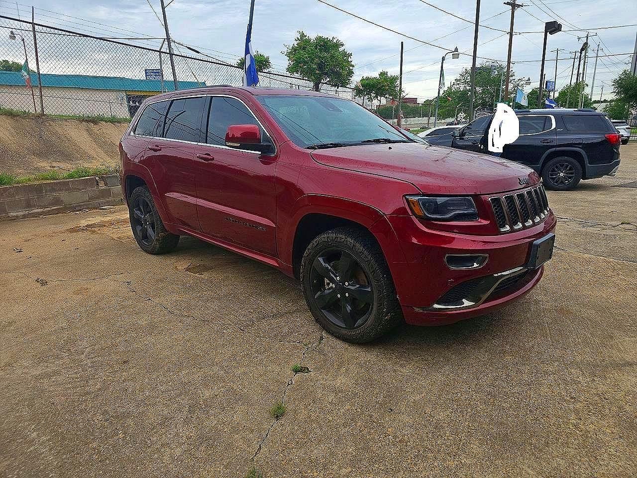 Salvage Jeep Cherokee Image