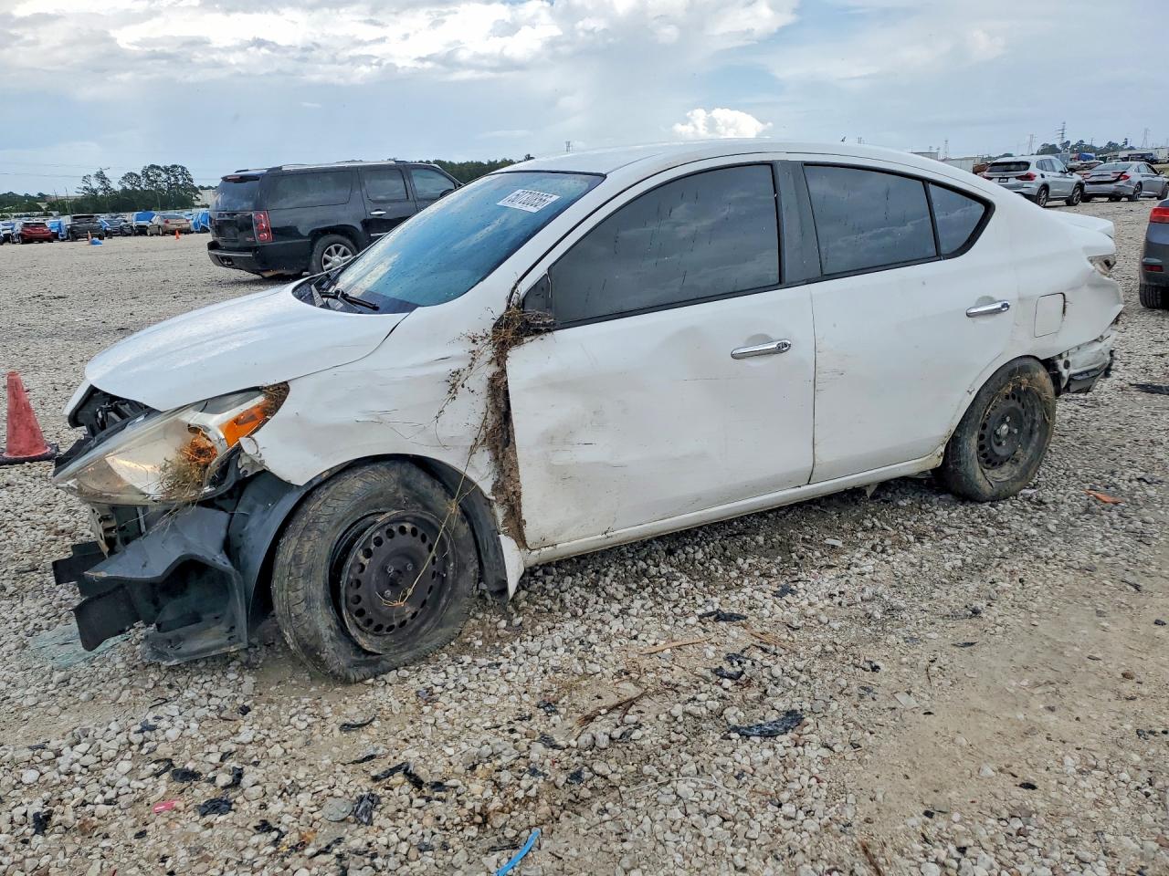 Salvage Nissan Versa Image
