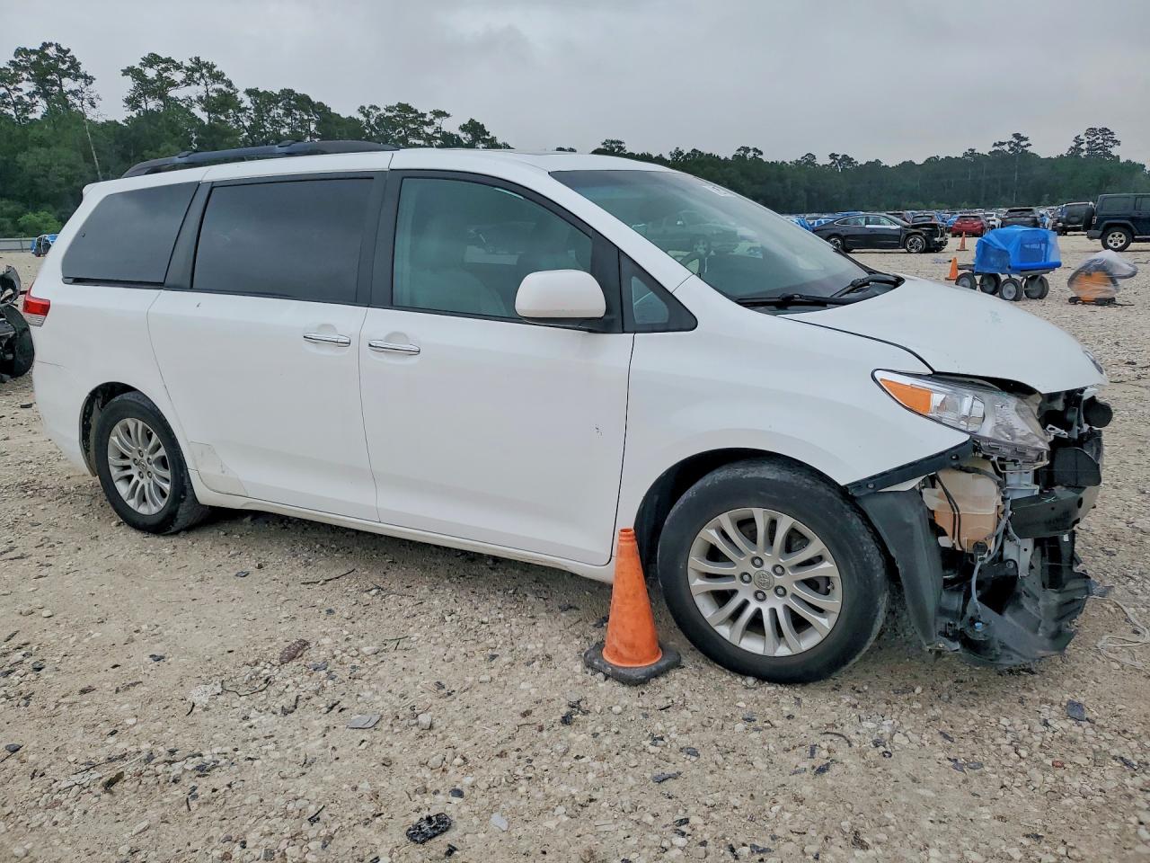 Toyota Sienna Xle 8-passenger