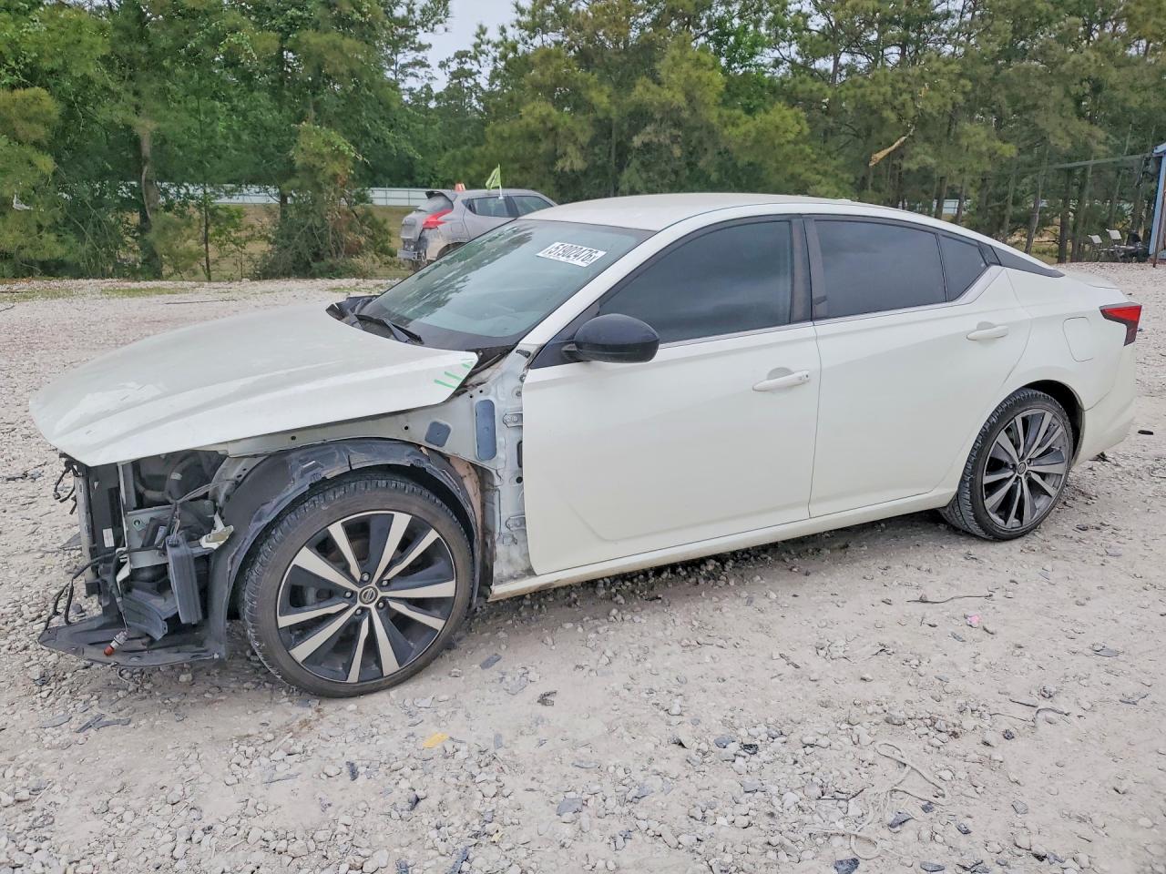 Salvage Nissan Altima Image