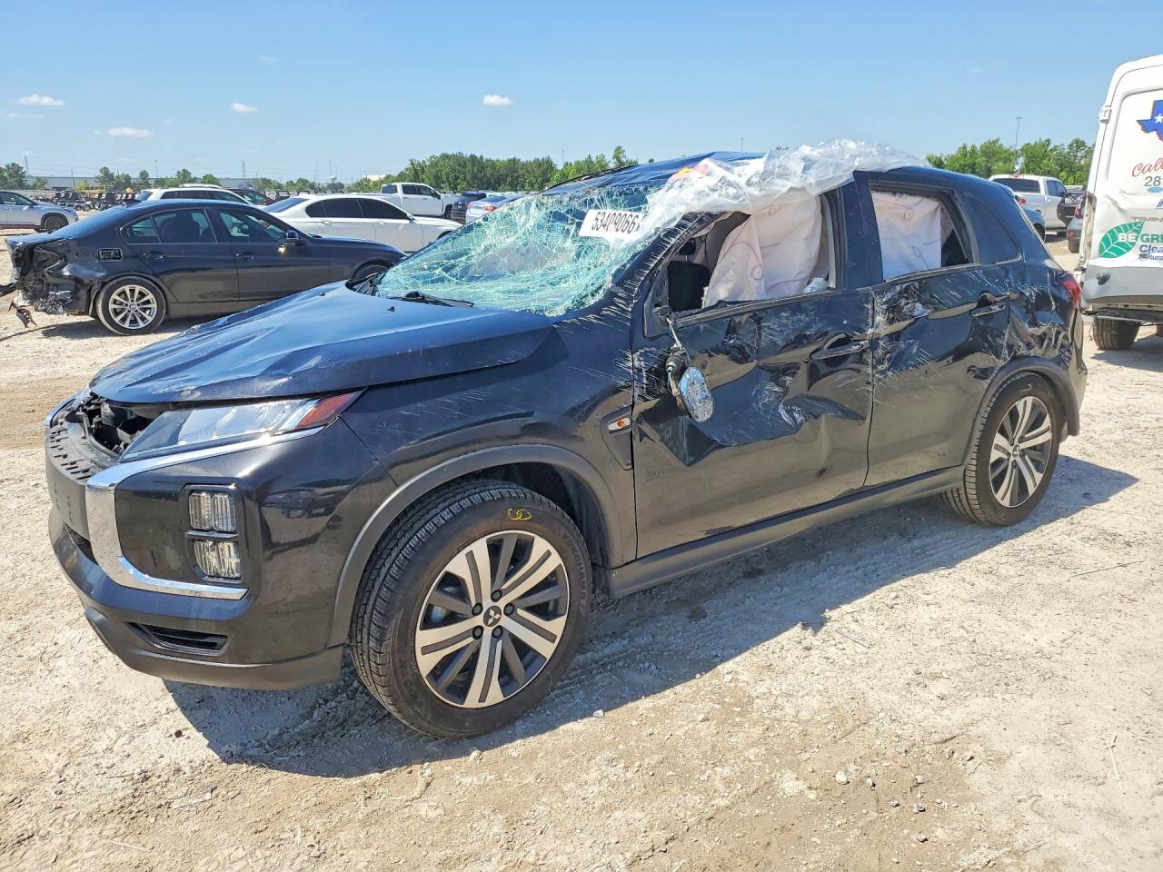 Salvage Mitsubishi Outlander Image