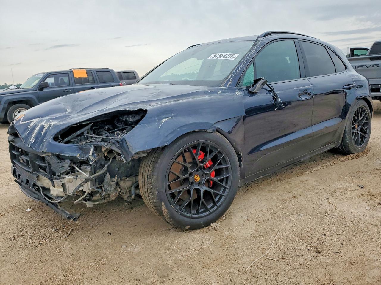 Salvage Porsche Macan Image