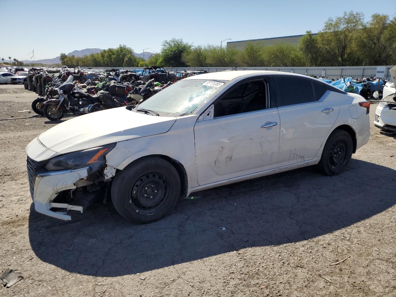 Salvage Nissan Altima Image