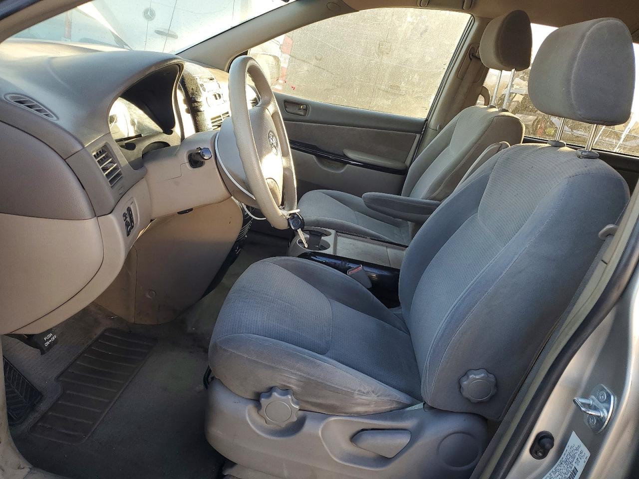 Toyota Sienna Ce