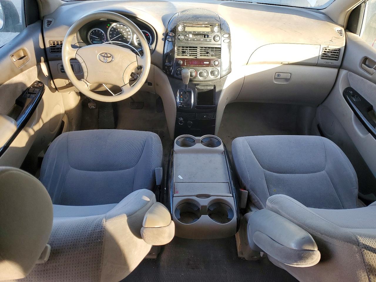 Toyota Sienna Ce