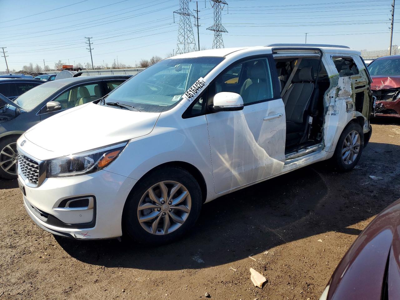 Salvage Kia Sedona Image