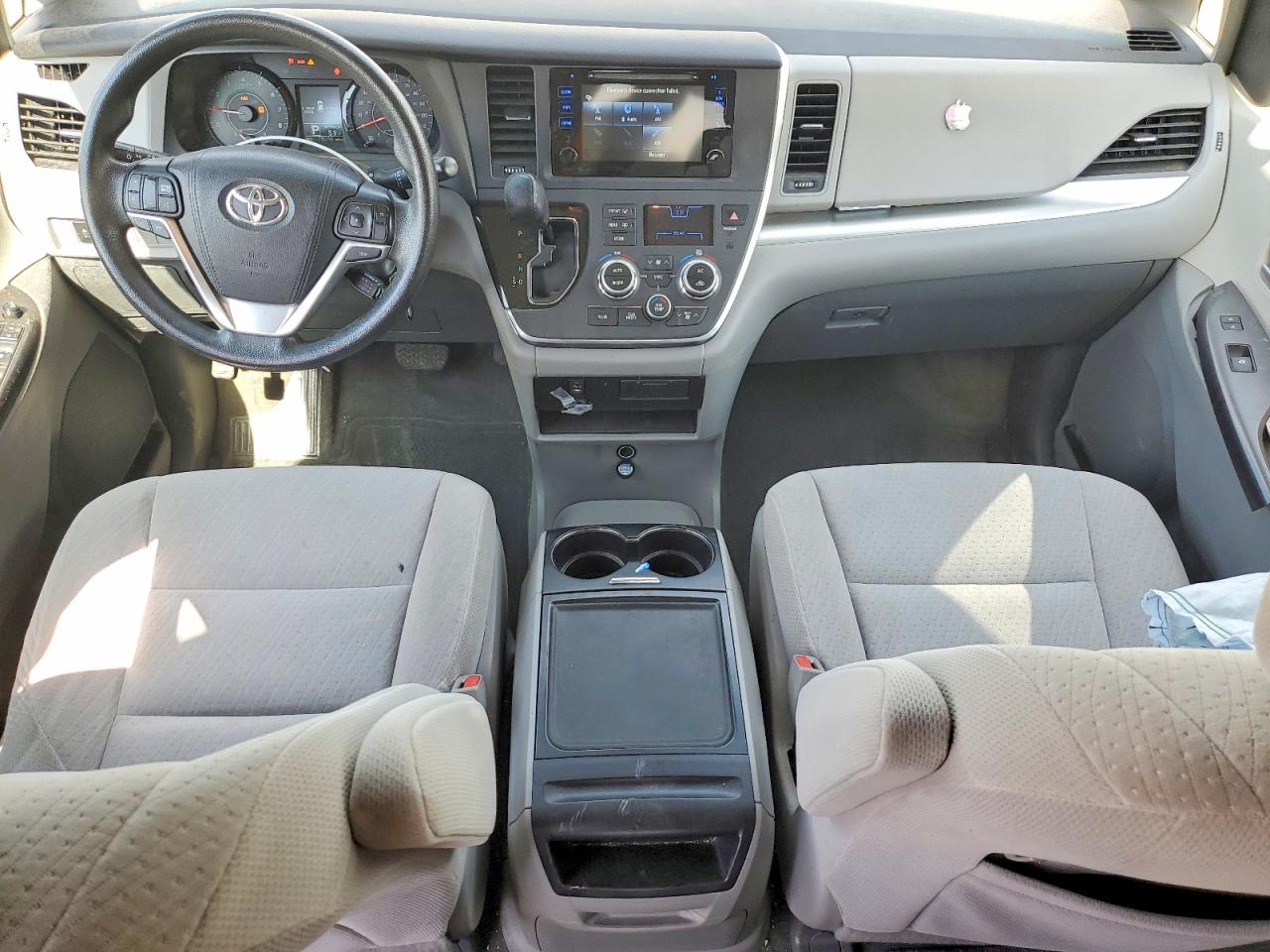 Toyota Sienna Le