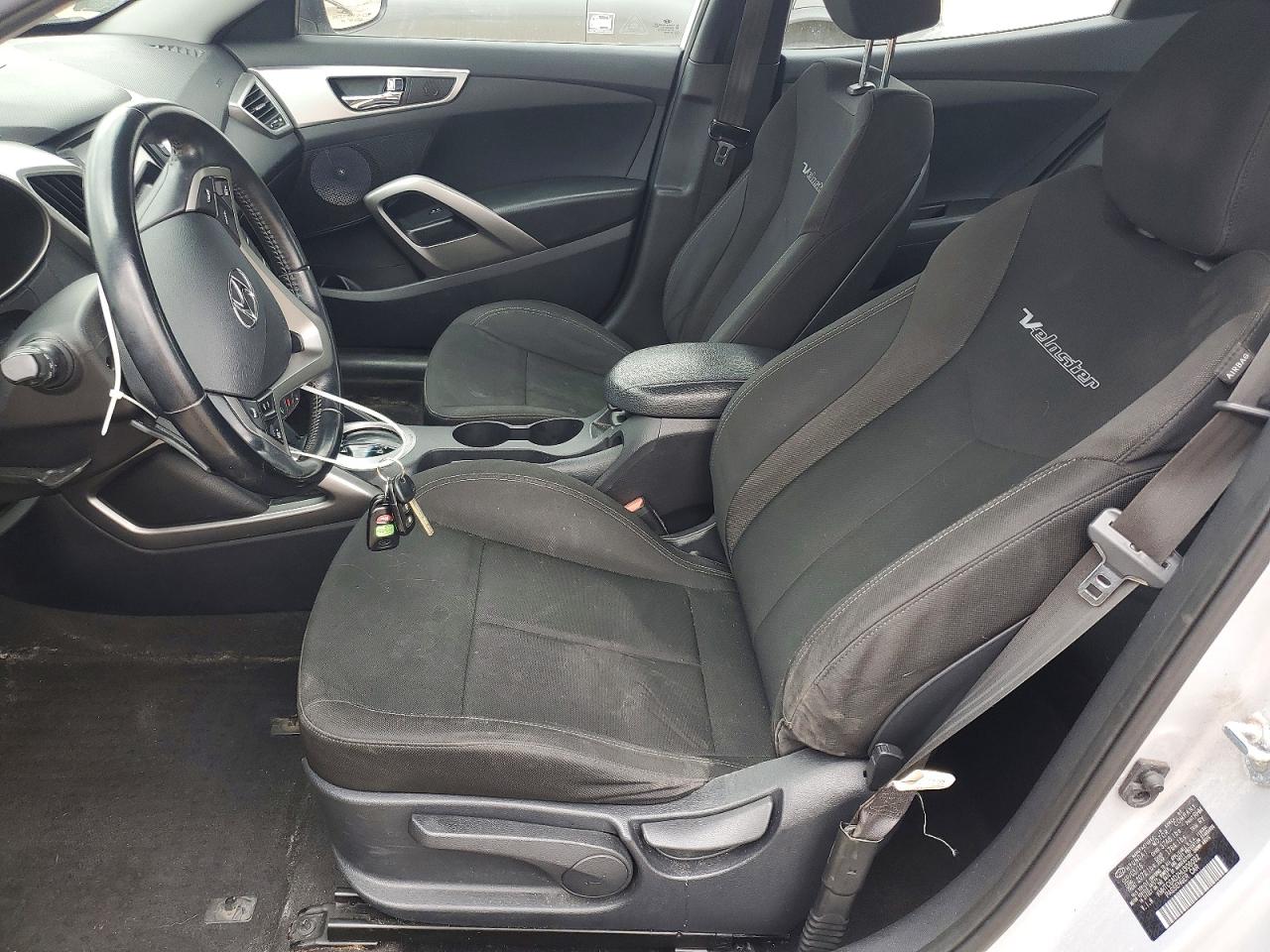 Hyundai VELOSTER Base