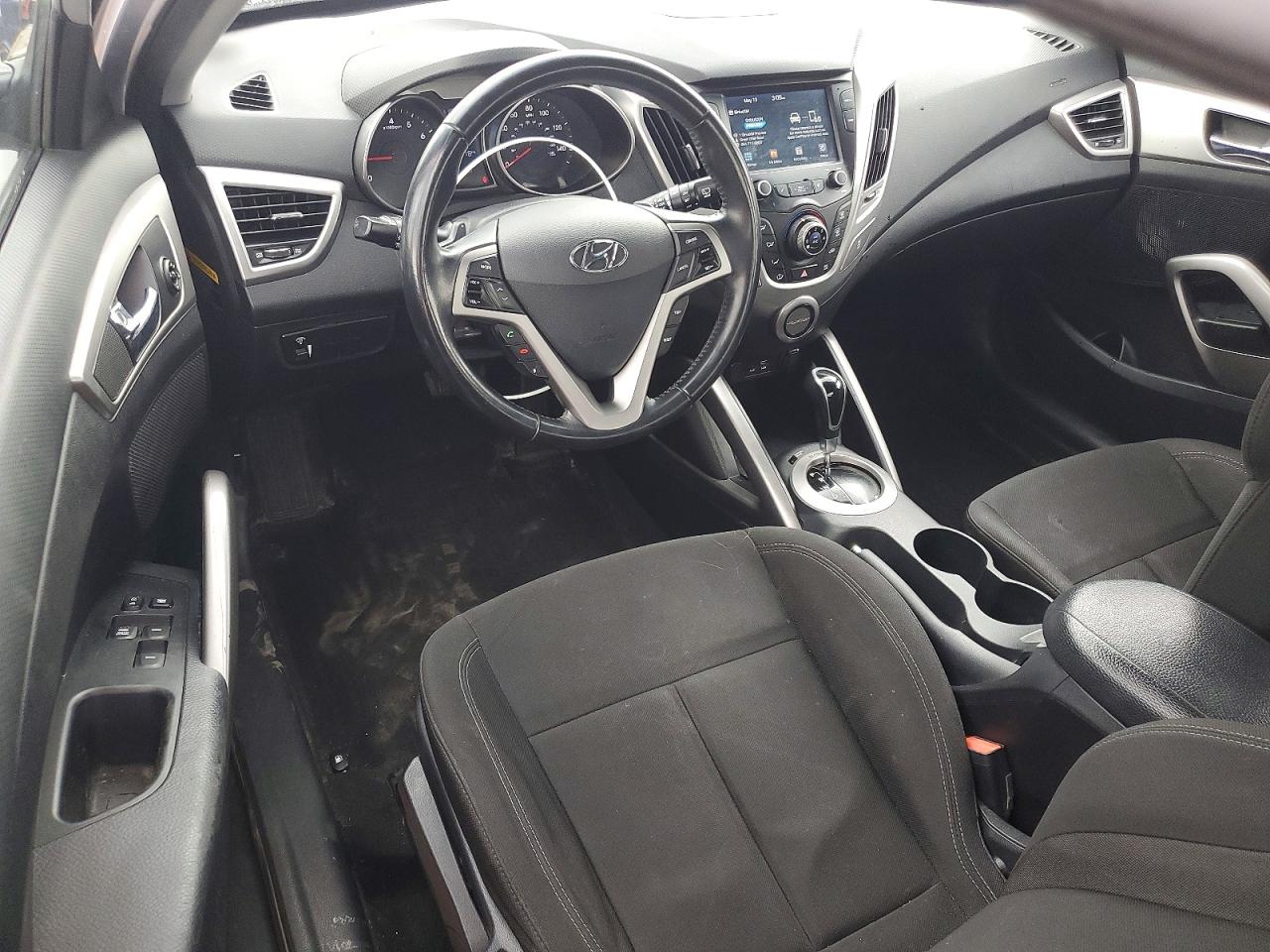 Hyundai VELOSTER Base