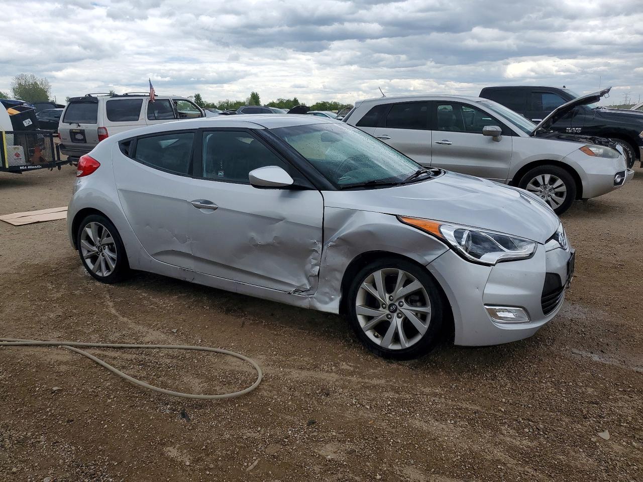 Hyundai VELOSTER Base