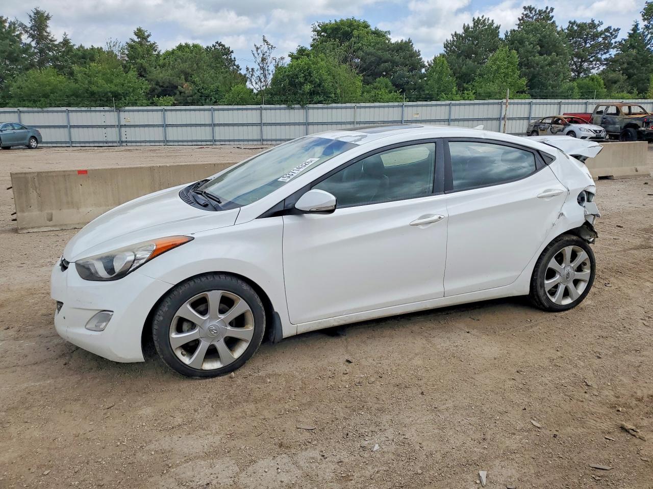 Salvage Hyundai ELANTRA Image
