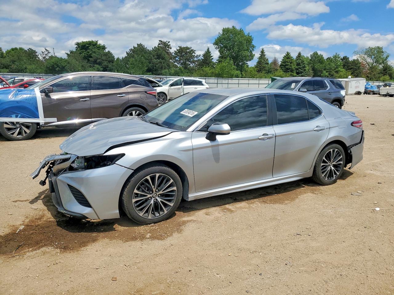 Salvage Toyota Camry Image