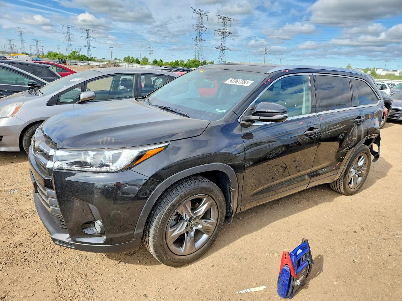Salvage Toyota Highlander Image