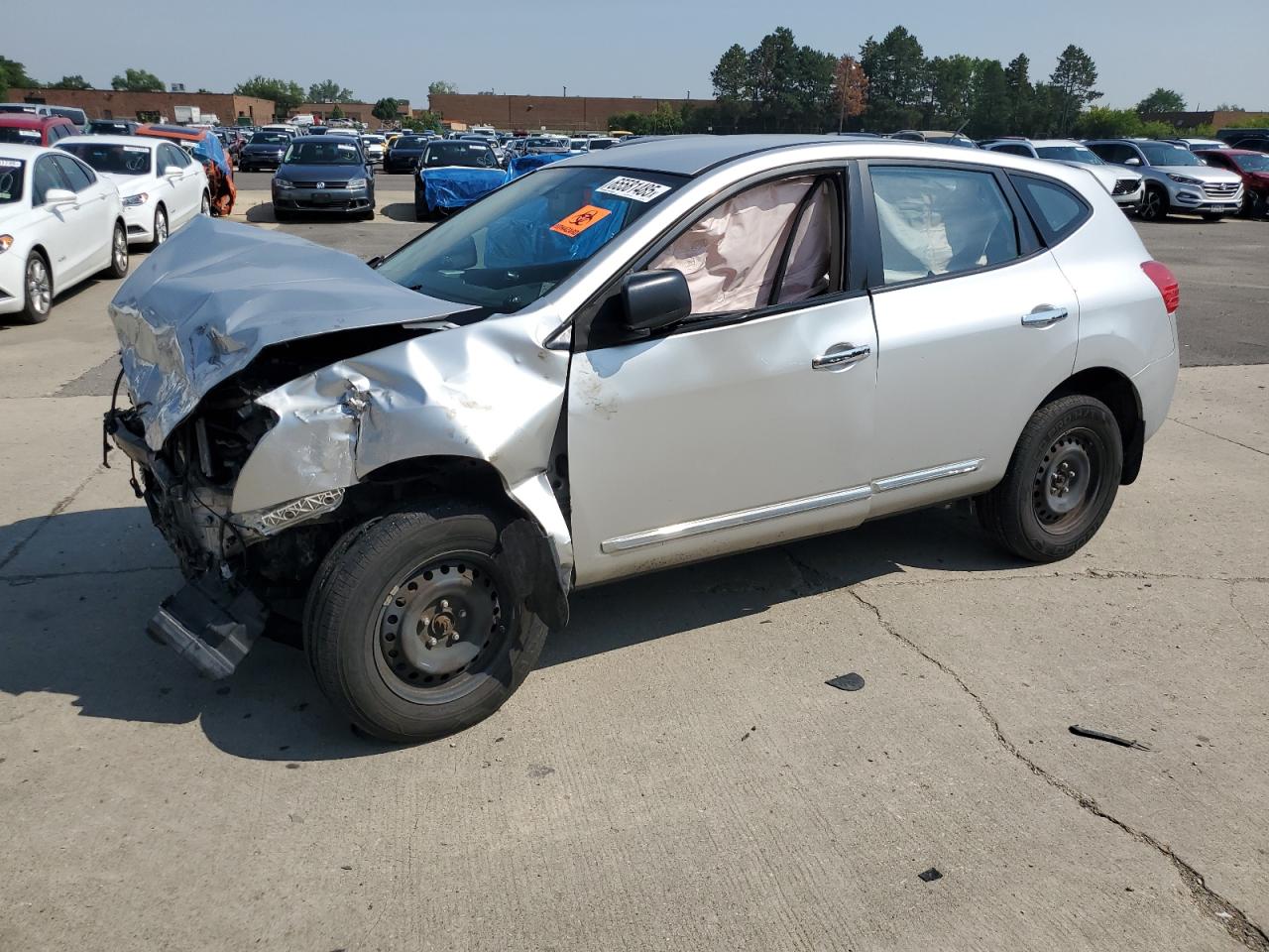 Salvage Nissan Rogue Image