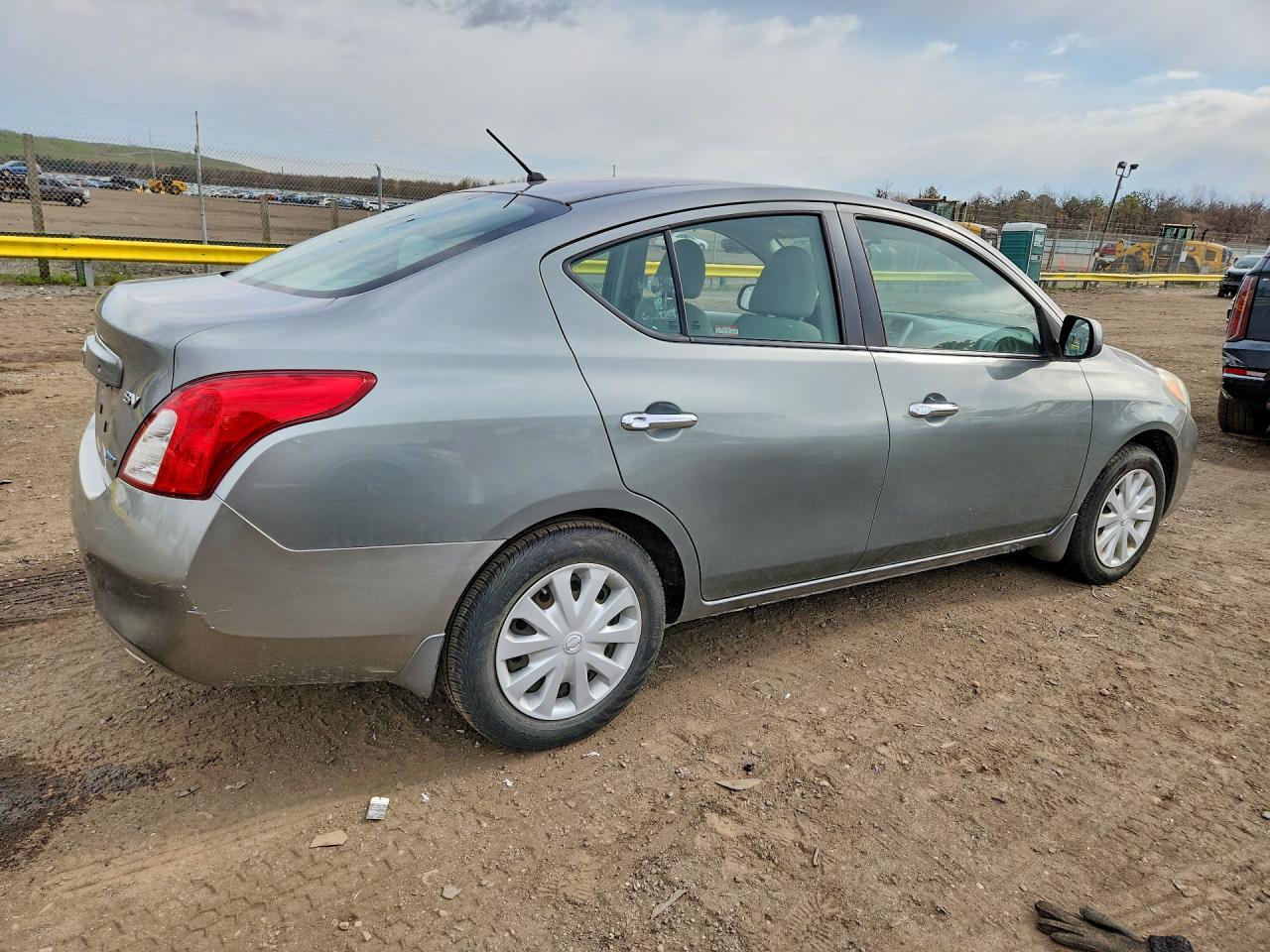 Nissan Versa 1.6 S
