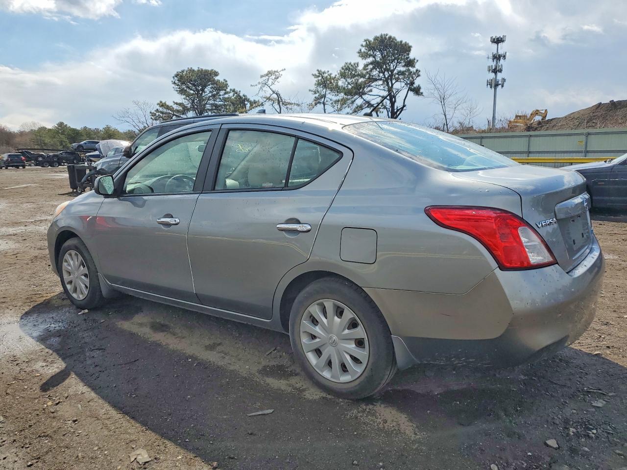 Nissan Versa 1.6 S